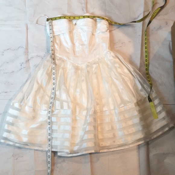 - BETSEY JOHNSON NWOT WHIT BUSTIER LINED FIT FLARE MINI - Picture 8 of 9